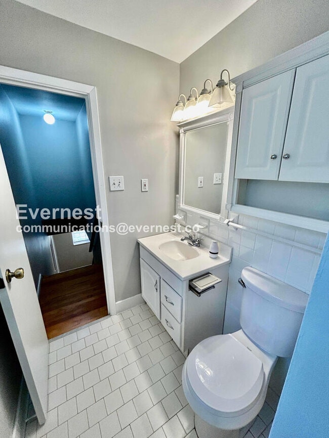 Building Photo - 3 Bed, 2.5 Bath Home with Fenced Yard & Garage / Pet-Friendly / Coming Soon!