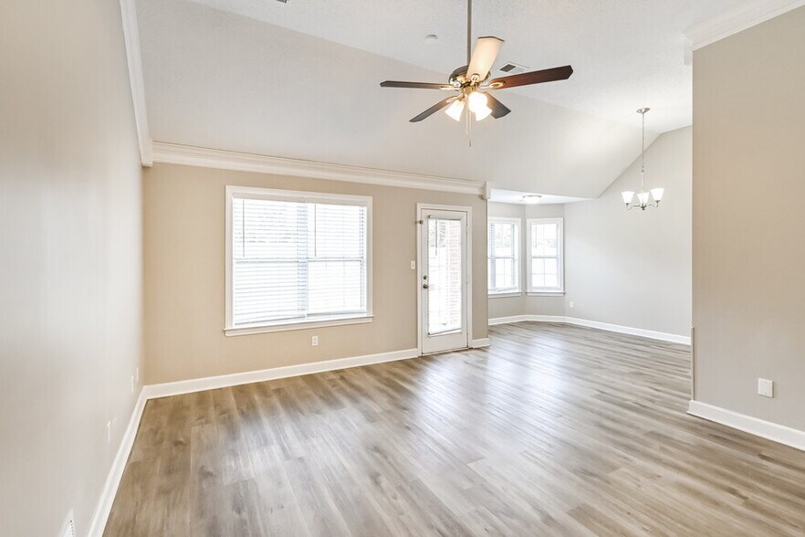 Building Photo - 838 Clearview Cove