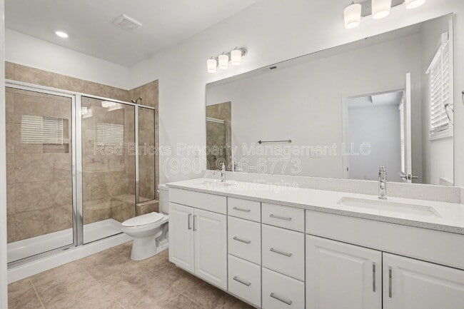 Building Photo - 2007 Hawksworth Ln