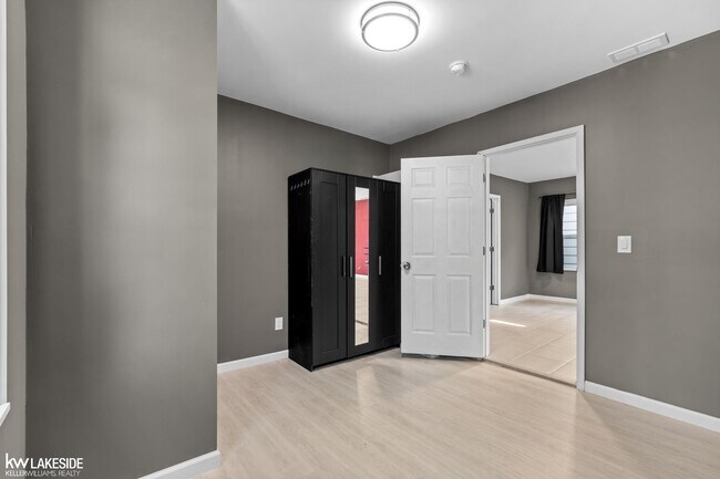 Building Photo - 8281 Meadow Ave