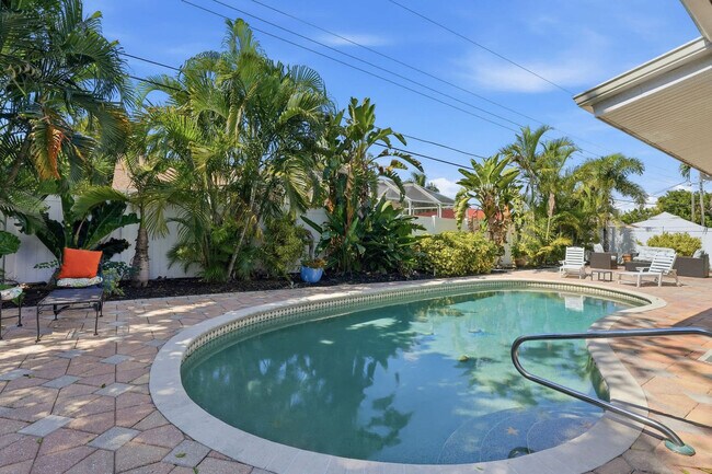 Building Photo - 27526 Los Amigos Ln