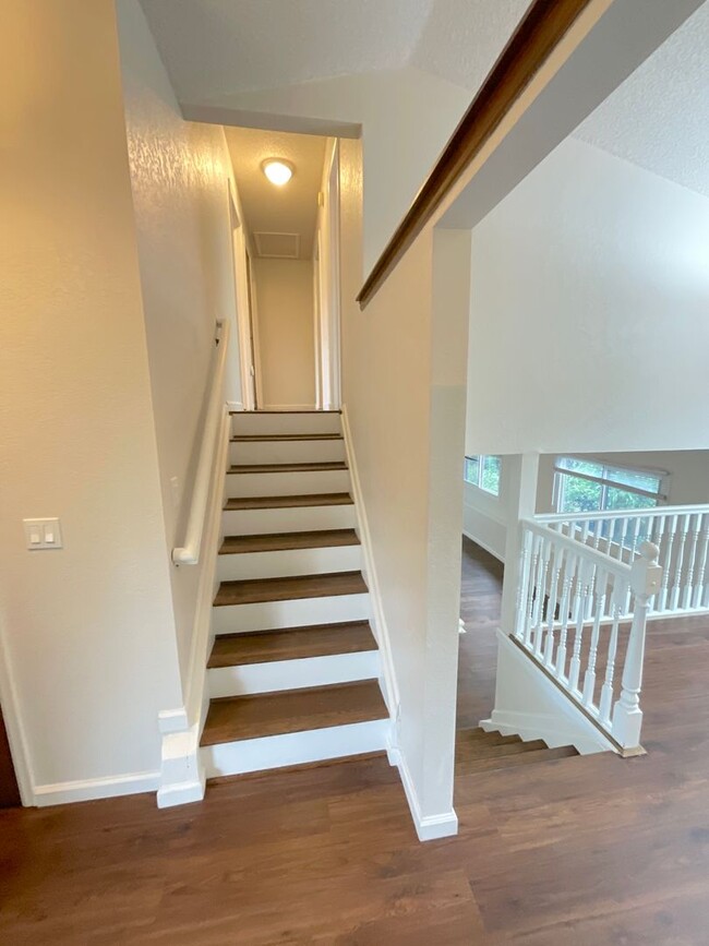 Building Photo - 3 Bedroom Home Available Near Research Pkw...