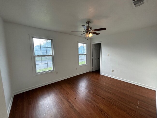 Building Photo - Spacious Waco ISD Home