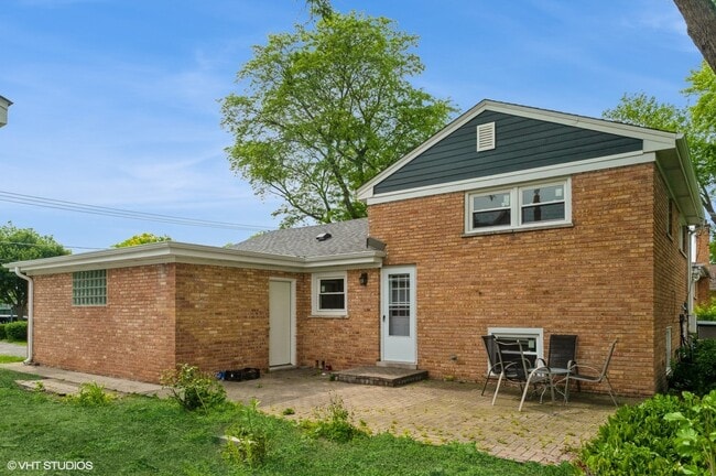 Building Photo - 565 Ridge Rd