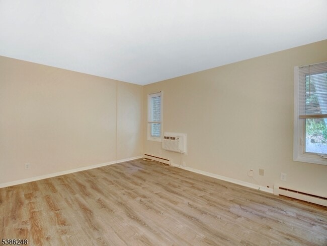 Building Photo - 850 Bloomfield Ave
