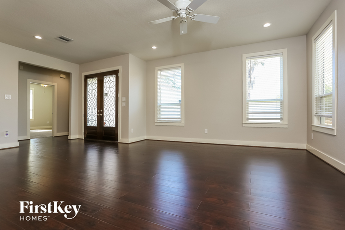 Building Photo - 8618 Valley Song Dr