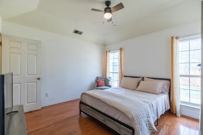 Building Photo - 5072 Big Sky Dr