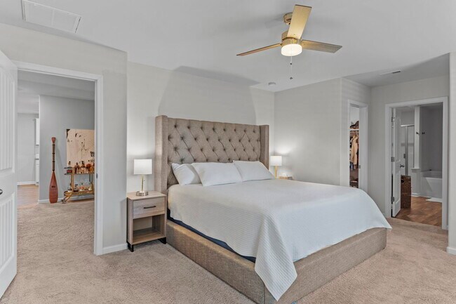 Building Photo - 680 Aurora Pl