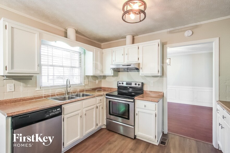 Building Photo - 295 Plantation Rd SW