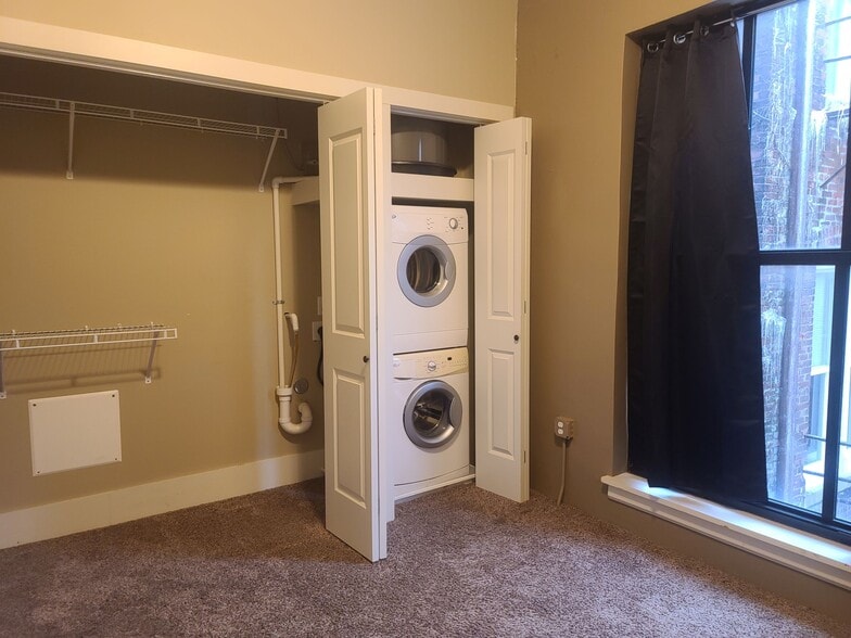 Building Photo - 411 N Brady St