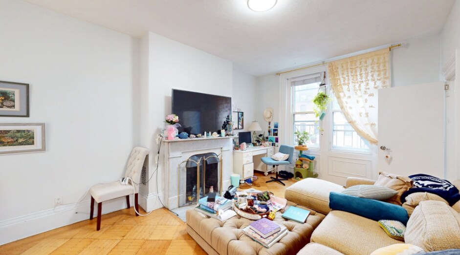 Building Photo - 482 Beacon St