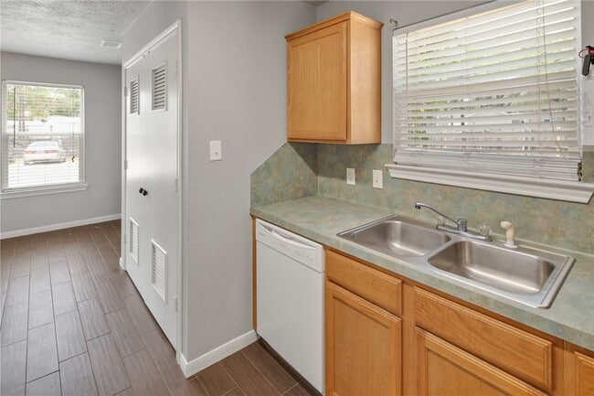 Building Photo - 503 Thornton Ct