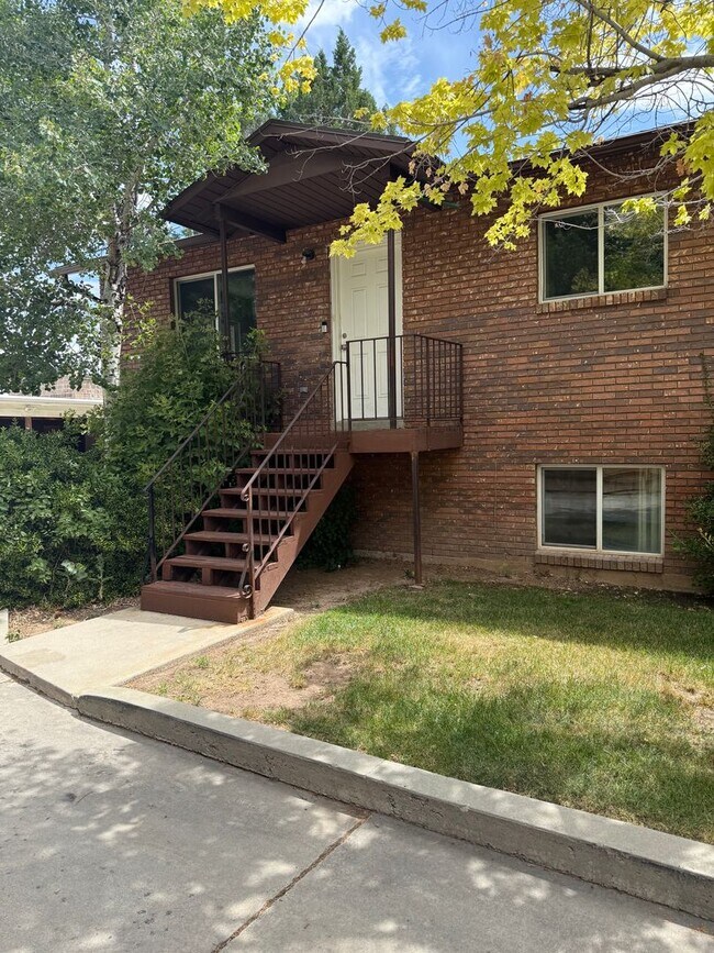 Building Photo - 54 W Clearfield triplex