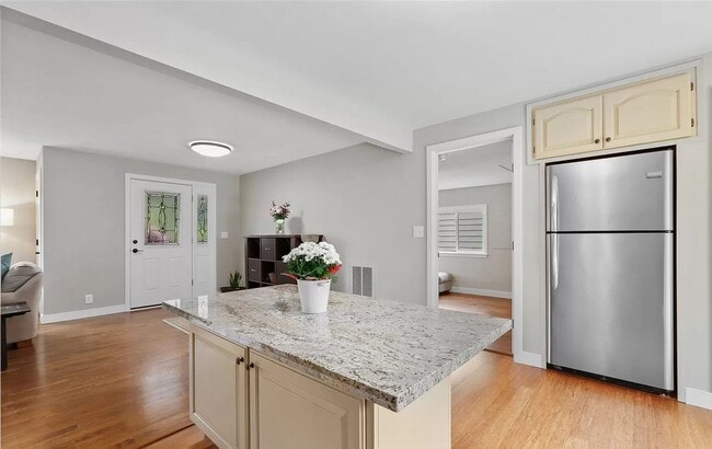 Building Photo - LOW RENT!Beautiful 4Bed2Bath House!PRIME h...