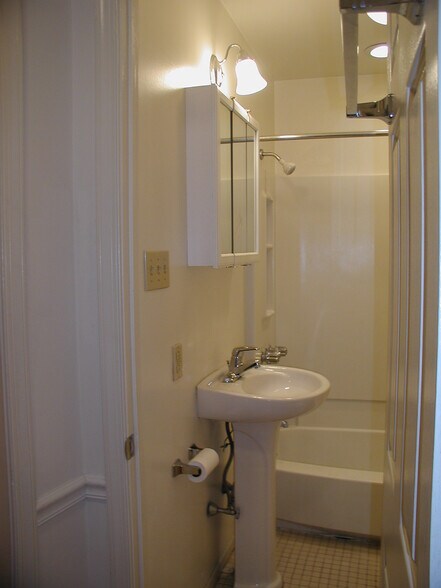 Building Photo - 309 N 37th St