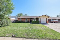 Building Photo - 5225 Loyce Ave