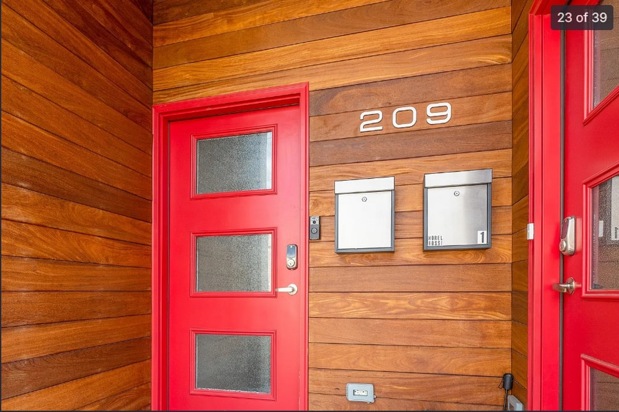 Building Photo - 209 Hutton St