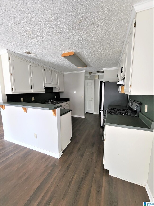 Building Photo - 3013 Bowron Rd