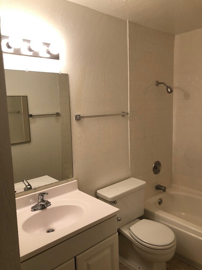 Building Photo - 2055 Sacramento St