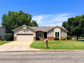Building Photo - COMING SOON! 4 Bed 3 Bath w Garage near 21st + Ridge