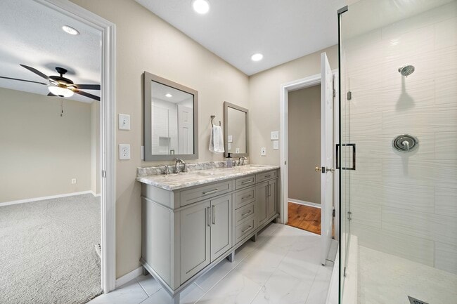 Building Photo - 2523 Baycrest Dr