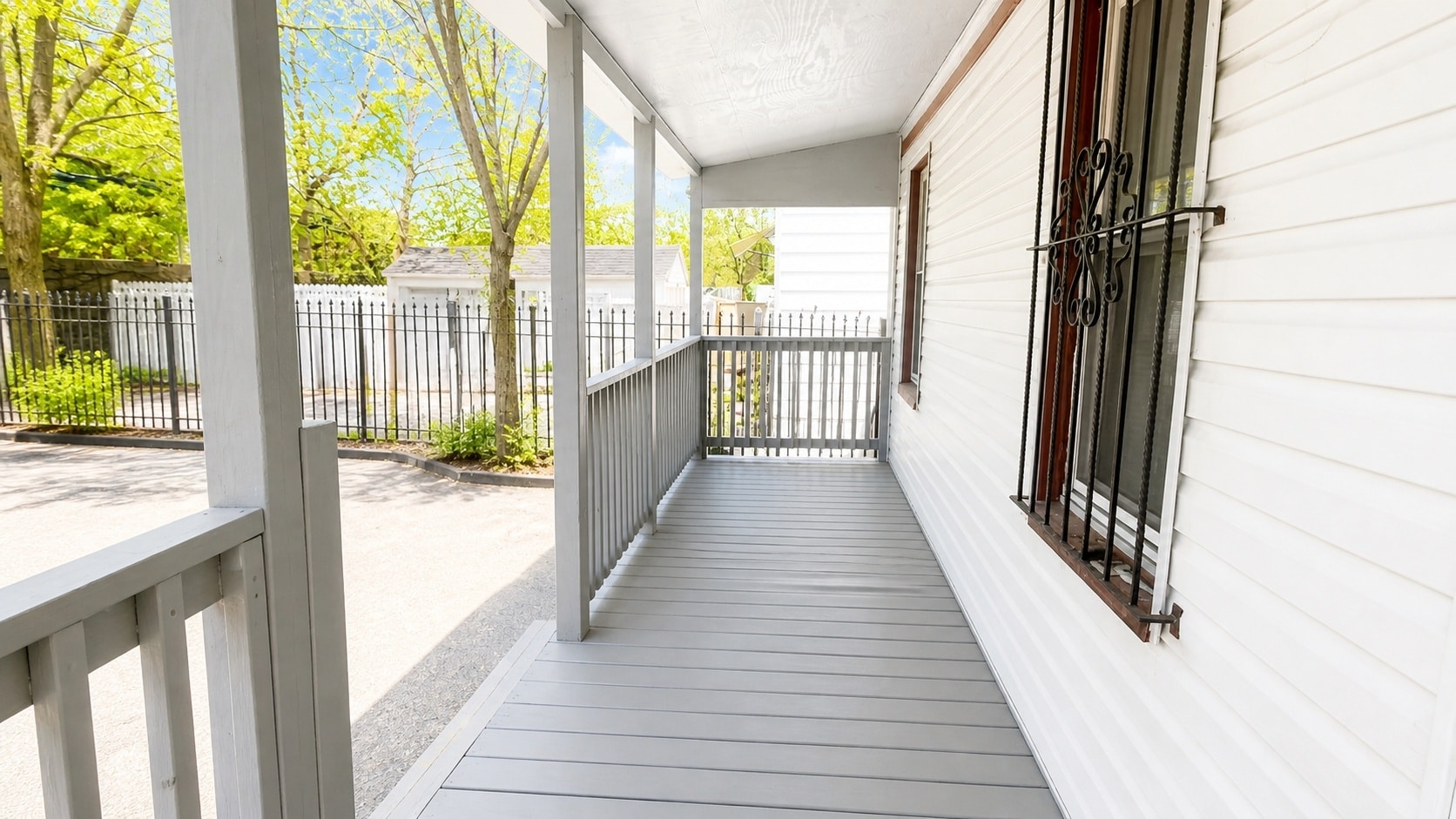 COVERED PORCH - 612 S Park St