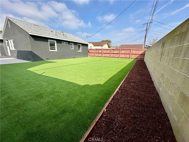 Building Photo - 14900 Doty Ave