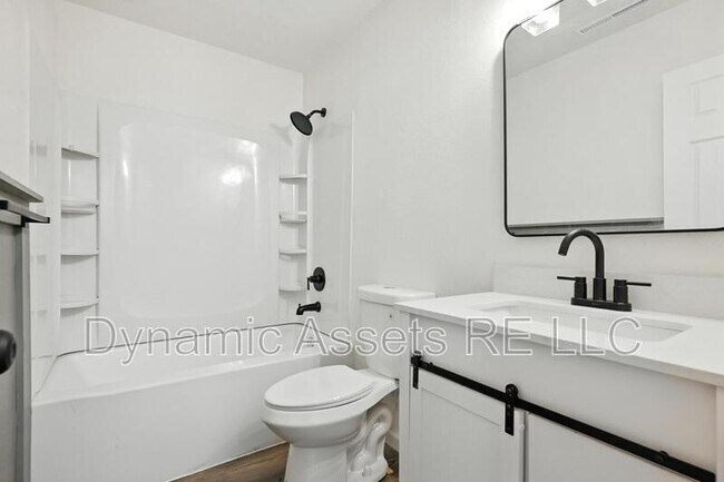 Building Photo - 509 E Jefferson St