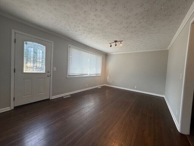 Building Photo - FOR RENT - 3 Bed 2 Bath House in South Nash - Pet Friendly