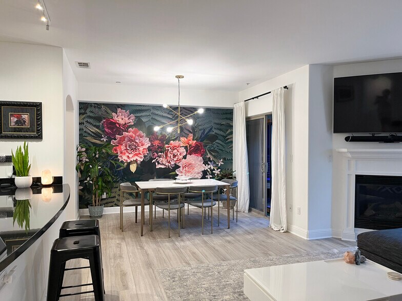 Building Photo - 5037 Rosewood Ave