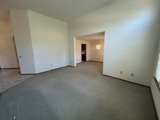Building Photo - 5730 W Laura Ct