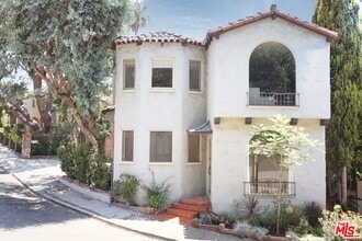 Building Photo - 2256 Silver Ridge Ave