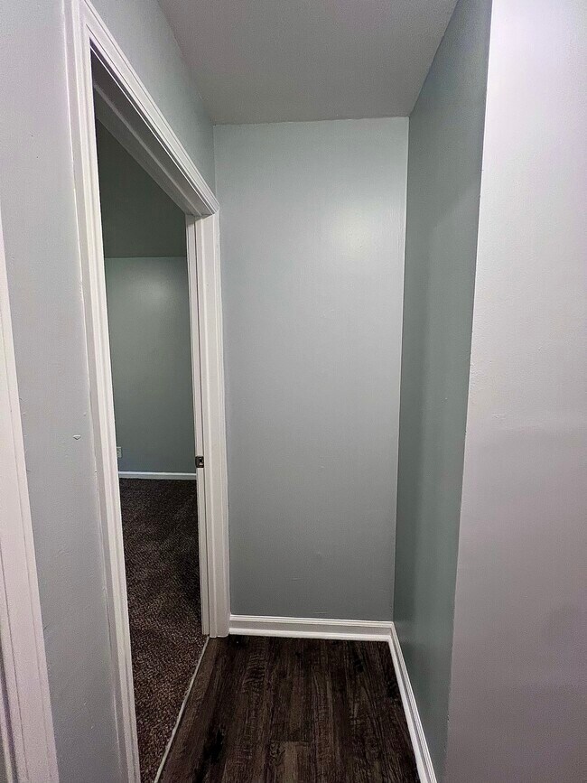 Building Photo - 153 Hanstein Pl