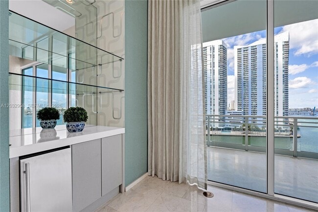 Building Photo - 900 Brickell Key Blvd