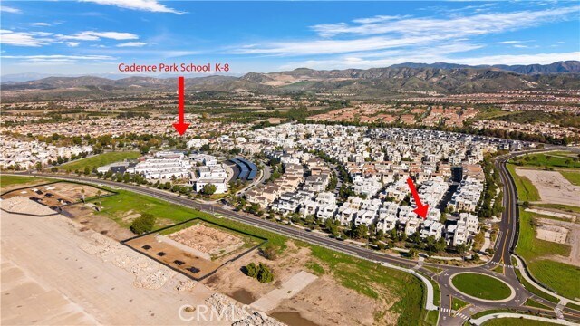 Building Photo - 148 Spectacle