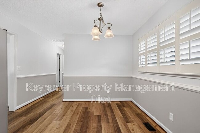 Building Photo - 9415 Glen Cross Dr