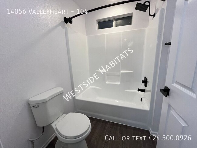 Building Photo - 14056 Valleyheart Dr