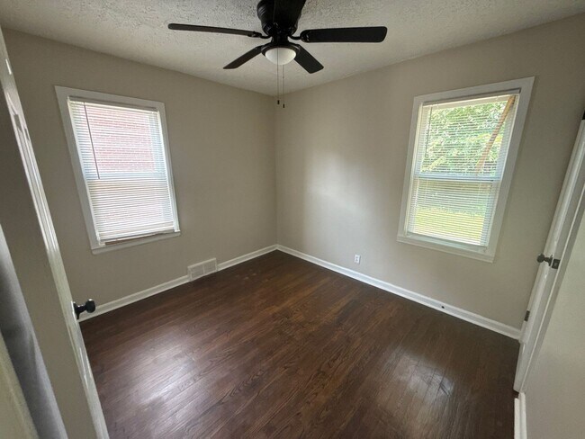 Building Photo - Renovated 3-Bedroom Home – We Welcome Sect...