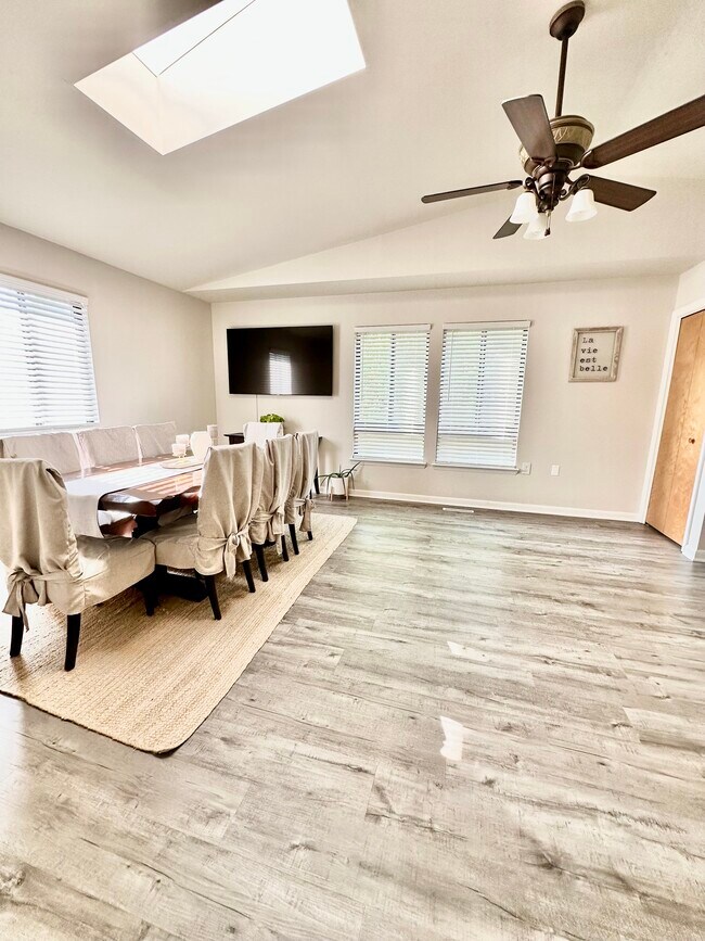 Building Photo - 10394 Meadowhead Cir