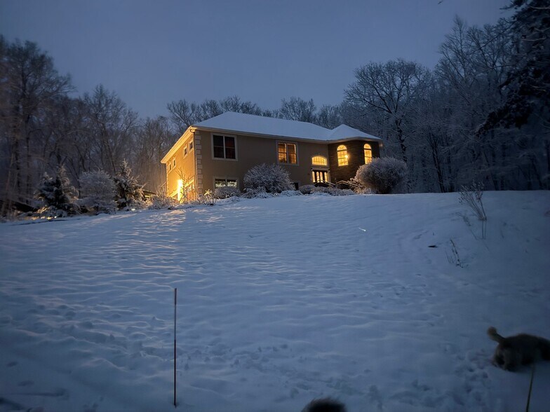 Building Photo - 20 Maple Hill Rdge
