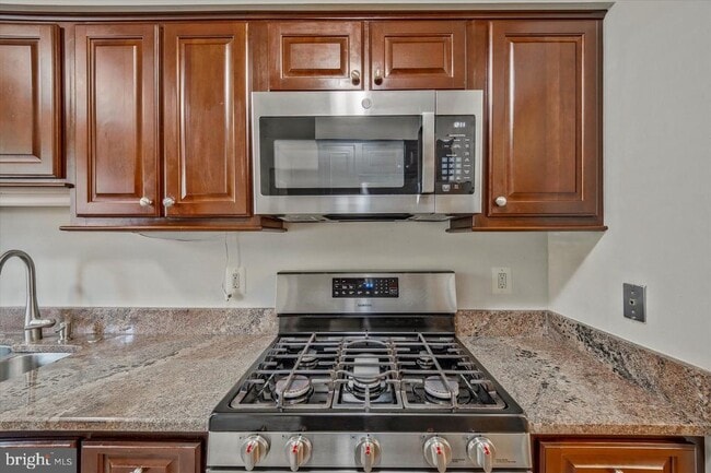 Building Photo - 7177 Lake Cove Dr