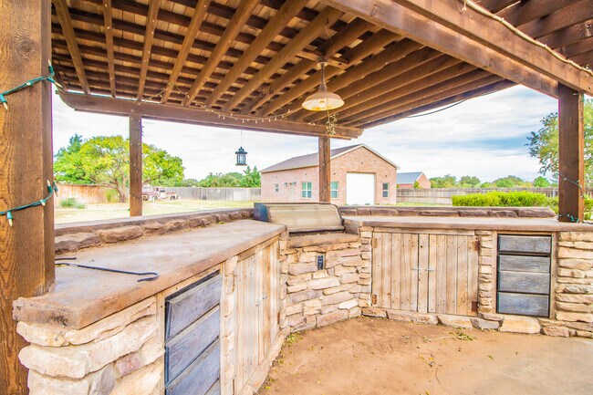 Building Photo - 5402 158th St