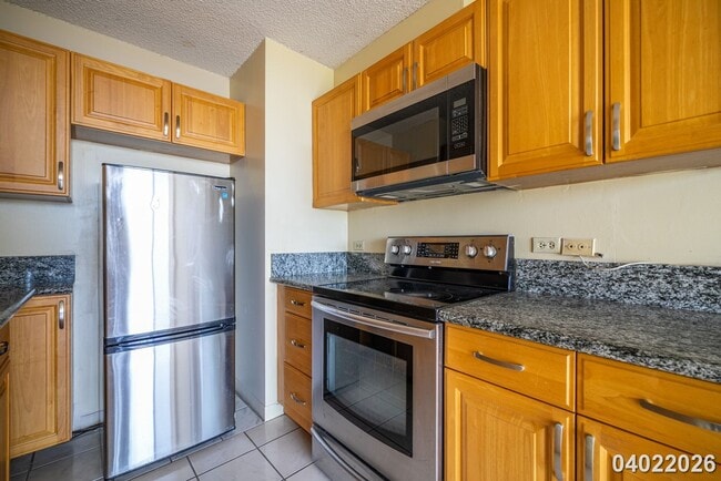 Building Photo - SALT LAKE 2 Bed 2 Bath 1 Parking