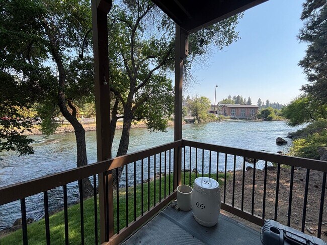 Building Photo - 2 Bed/1 Bath with River Views! Riviera Rid...