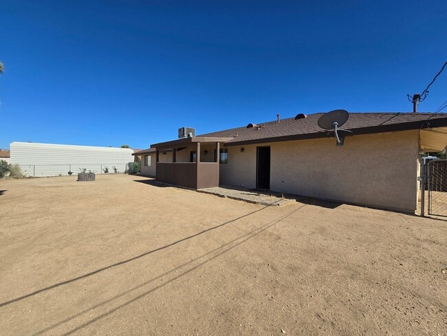 Building Photo - 57980 Hidden Gold Dr