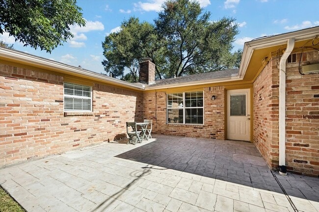 Building Photo - 5942 Portal Dr