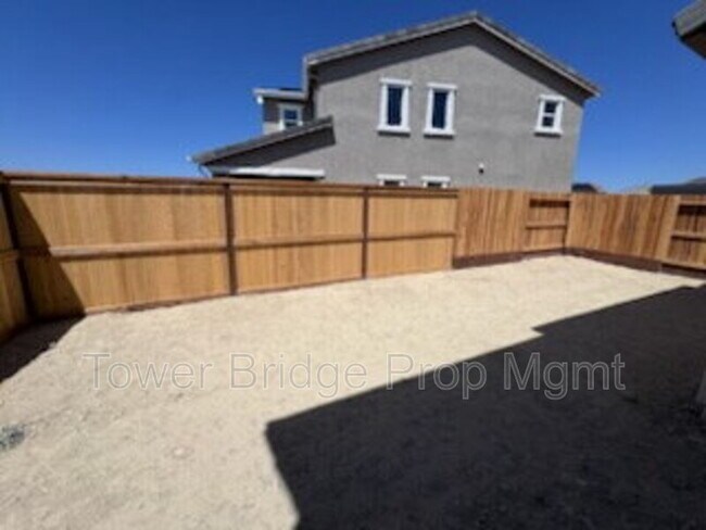 Building Photo - 2033 Stargate Dr