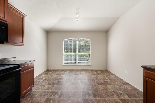 Building Photo - 220 Bauxite Dr