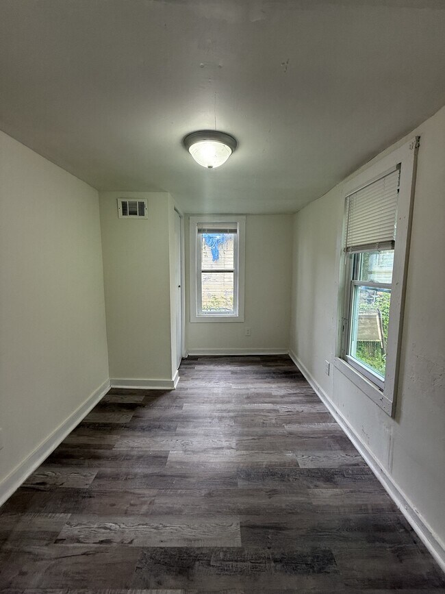 Building Photo - 3729 Pine Ave SW