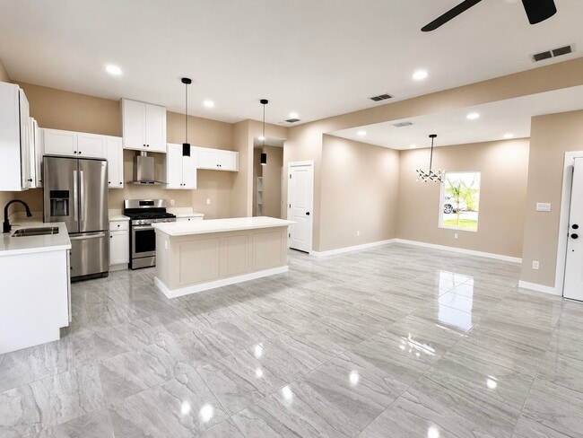 Building Photo - 6702 El Bosal Ln